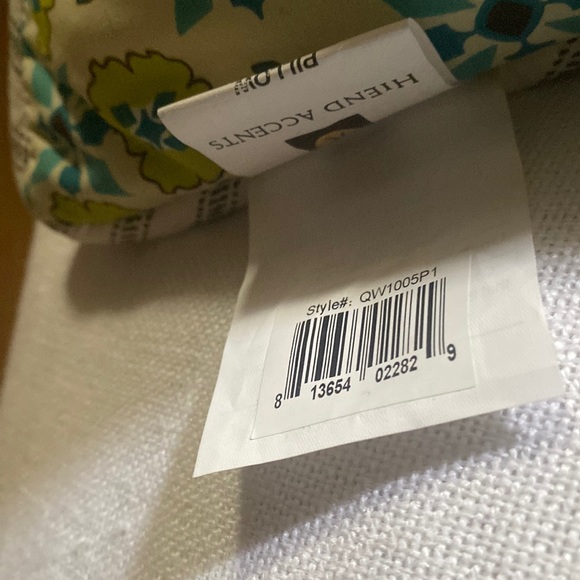 HIEND ACCENTS THROW PILLOW
16" ร 21* NWT
Medallion patterns: Turquoise & beige - Picture 6 of 6